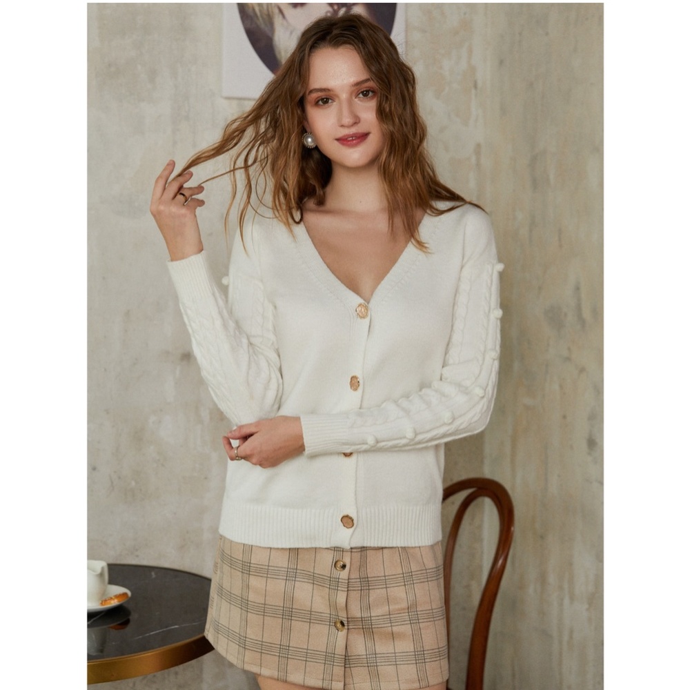🎥 White Pom Pom Detail V-Neck Button Cardigan - Picture 16 of 17